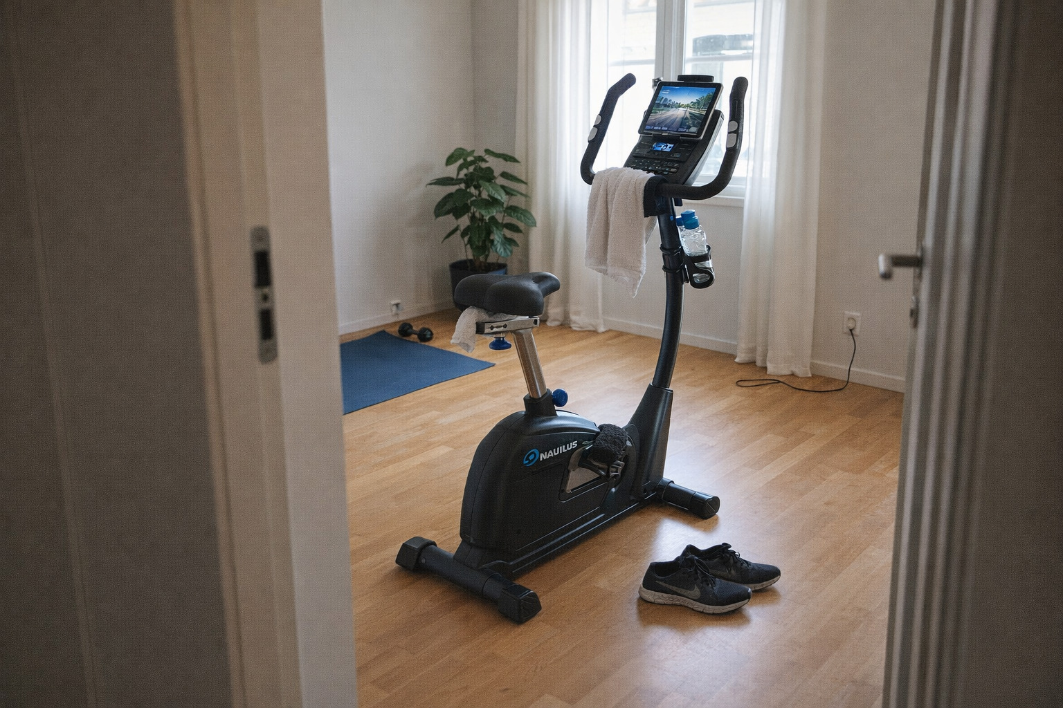 Nautilus U627 Upright Bike